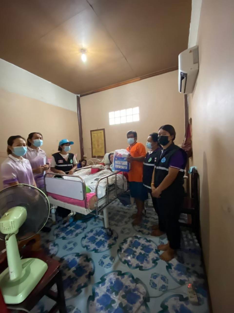 ภาพการปฏิบัติงาน ผู้ช่วยเหลือดูแลผู้สูงอายุที่มีภาวะพึ่งพิง (Caregiver)